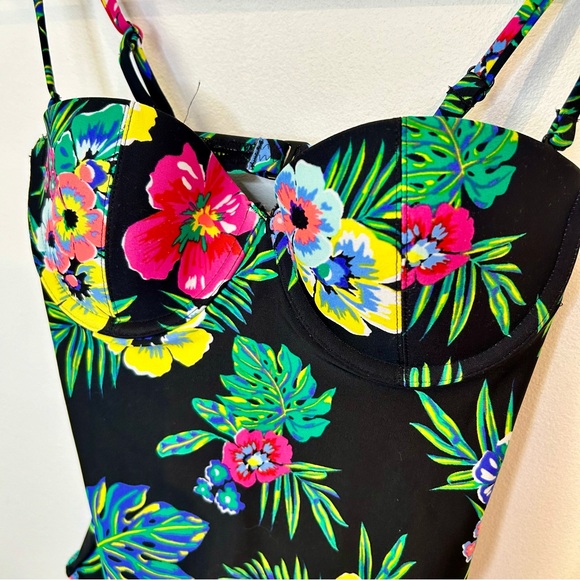 Old Navy Swimsuit - Picture 1 of 5